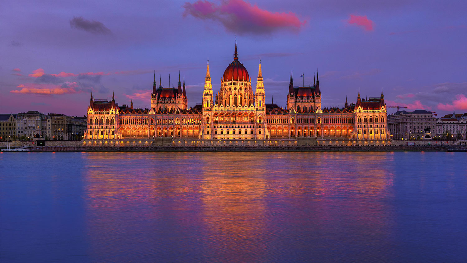 Parlamentobudapest Building
